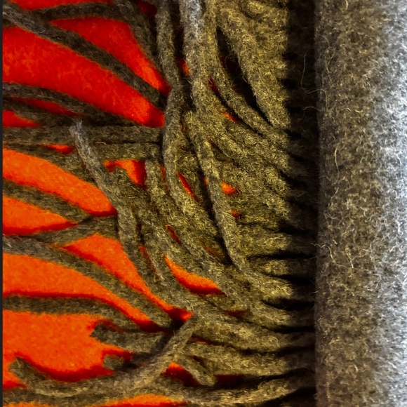 Zara dark gray 100% wool scarf wrap NWT - Picture 5 of 9